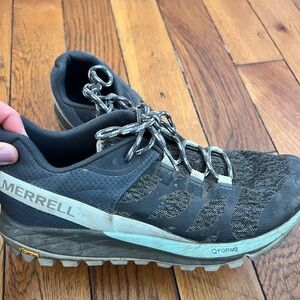 Merrell women’s hiking shoe. Size 8